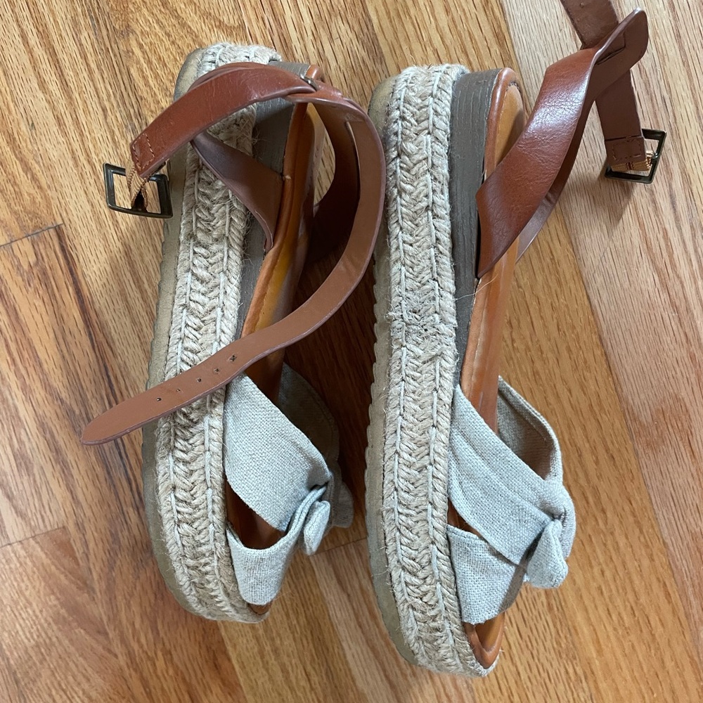 Platform sandals with bow - Picture 3 of 3
